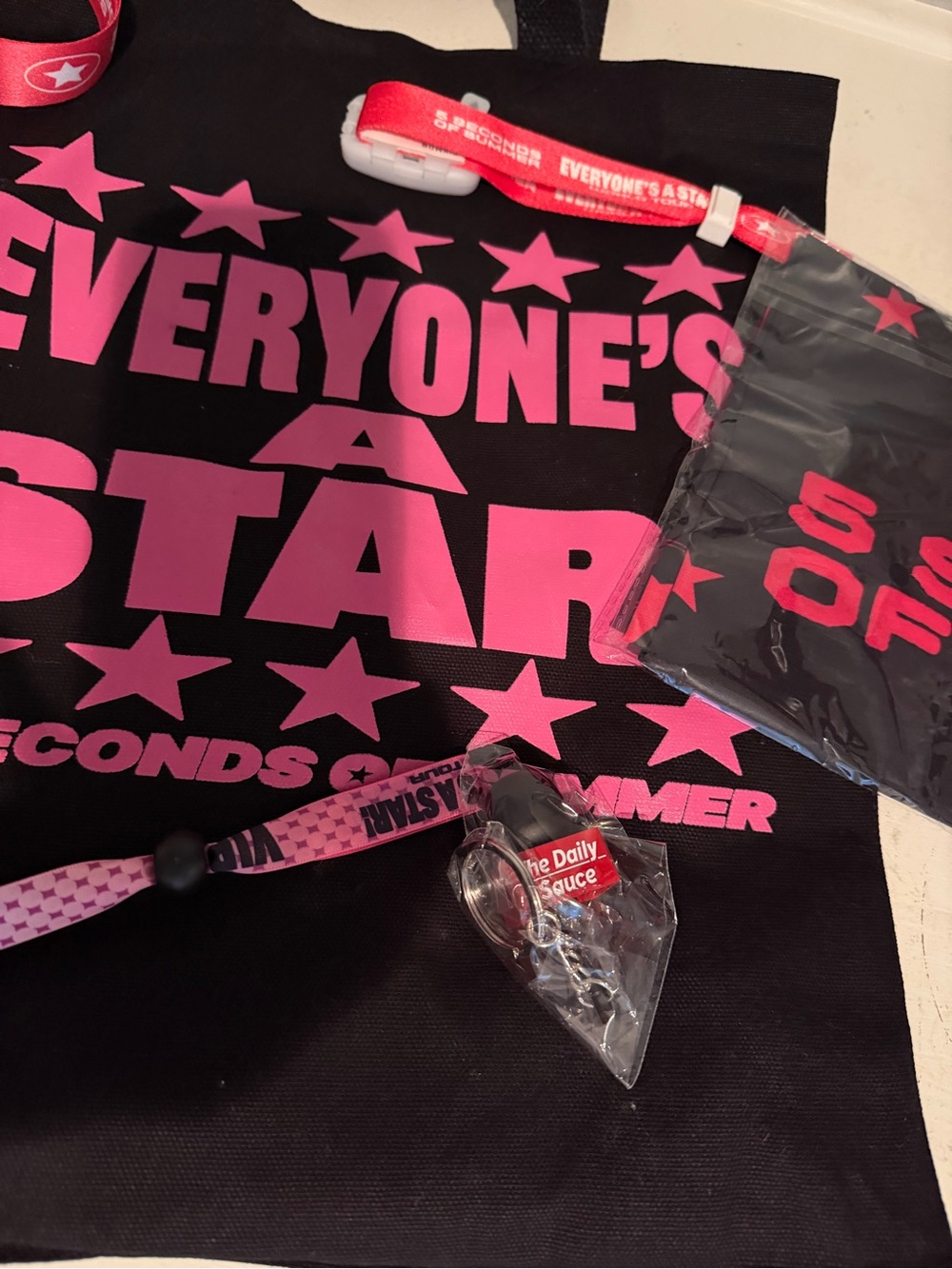 5 Seconds Of Summer VIP merch Black Tote Bag with Pink Star Print and Lanyard - Picture 4 of 4